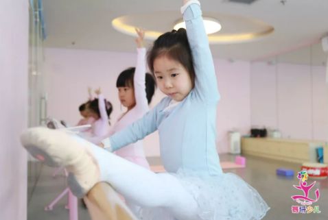 舞蹈是可以影响孩子一生的才艺！开始学了吗？