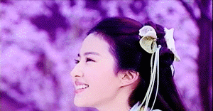 刘亦菲的“仙女背”美得让人窒息，真不愧是学舞蹈的神仙姐姐~