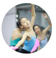 让孩子跟着老师学舞，并不是往功德箱里许愿啊……你得练啊！