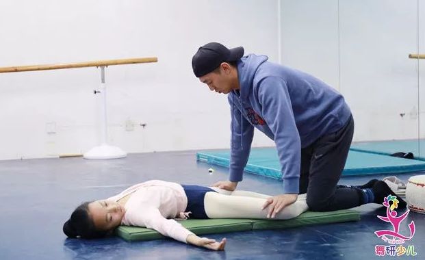 他们都说：学舞蹈的孩子特能吃苦......
