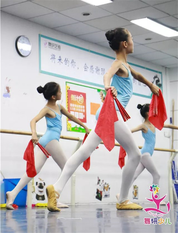 学舞蹈的孩子最烦的一句话“你看看别人家的孩子舞蹈跳的多好……”