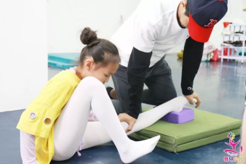 黄磊女儿获五个一等奖：多亏妈妈在家督促练习！其实舞蹈更是这样.....