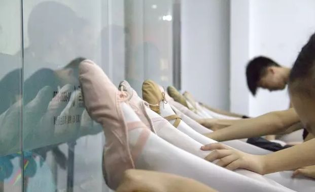压腿有妙招！正确压腿是学习舞蹈的关键