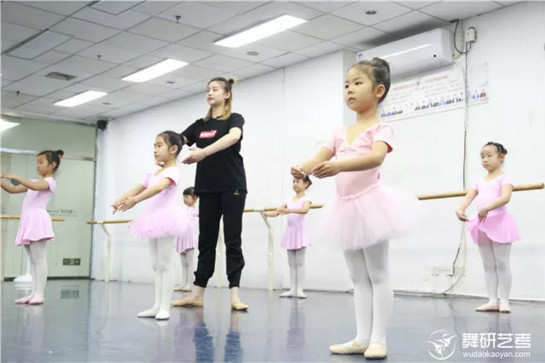 孩子学舞蹈会影响长个吗？