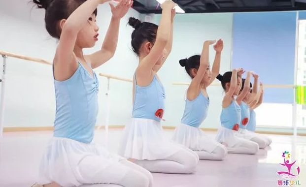 家长逼孩子学舞蹈到底对不对？