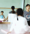 孩子们的舞蹈课一瞥，坚持周末上课的舞者，可爱的妻子和妻子~
