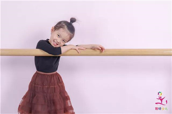 这几句会毁了学舞孩子的话，家长千万别说！