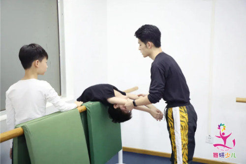 在家练舞避免受伤，注意这一点至关重要！转发提醒~