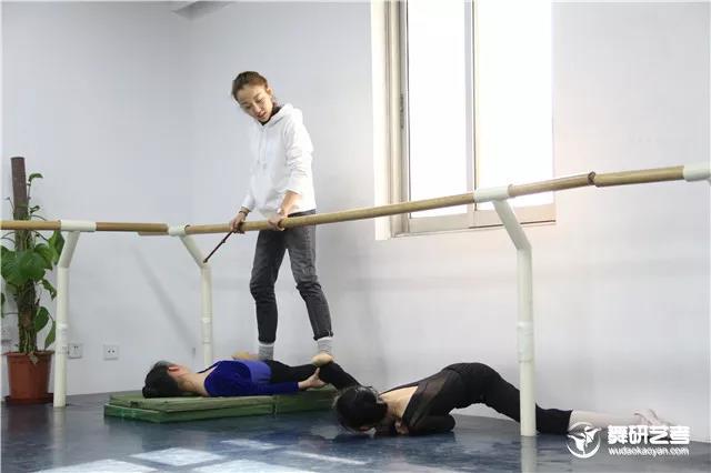 孩子学舞蹈，不能按成人的套路要求孩子！