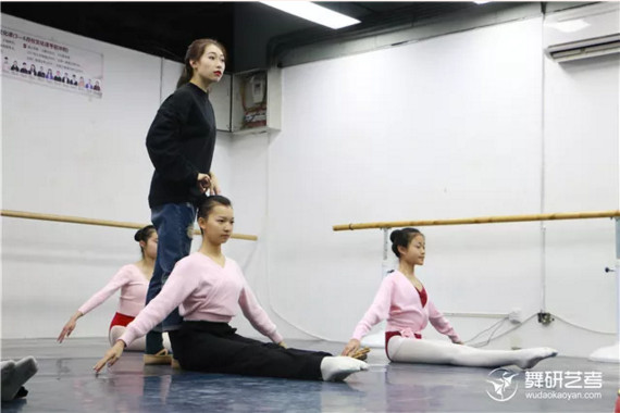 家长该如何正确引导孩子学舞蹈？