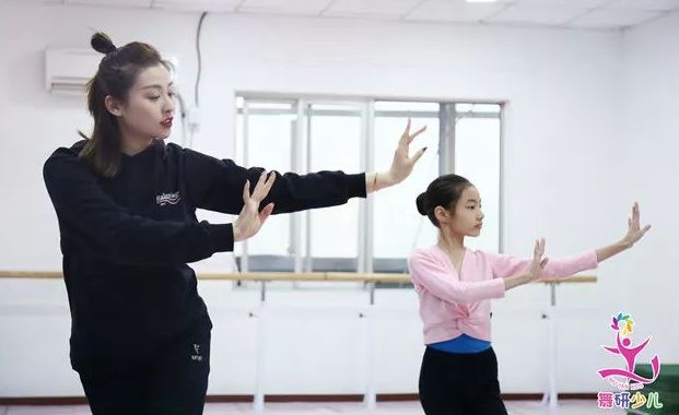如你所见，备考北舞附中就是这么“苦”……