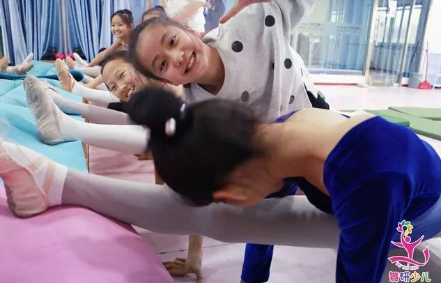 他们都说：学舞蹈的孩子特能吃苦......