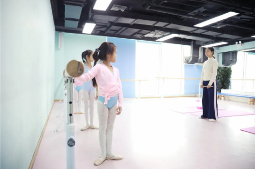 孩子学舞蹈能不能坚持下来，关键在家长……