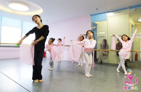 面对孩子来得快去得也快的“舞蹈兴趣”，家长们该如何应对？
