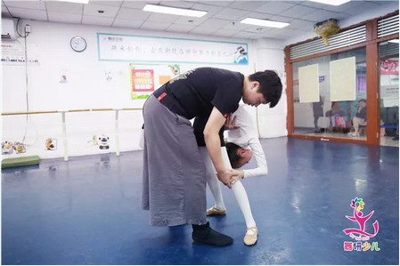 走进名师丨舞研少儿舞蹈老师——李垠桥