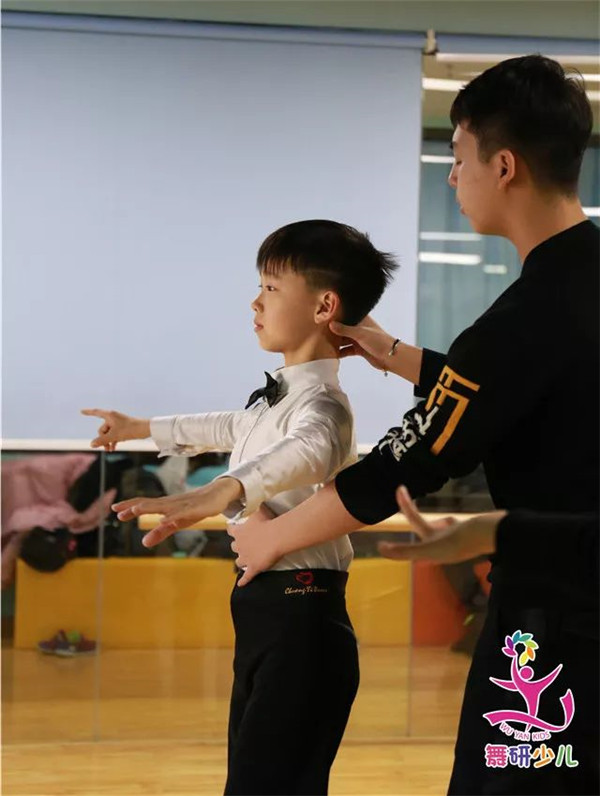 学舞蹈的孩子最烦的一句话“你看看别人家的孩子舞蹈跳的多好……”