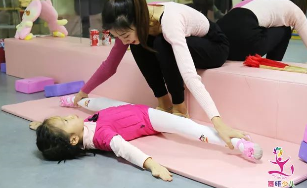 舞研艺考|聪明家长都如何回答孩子不想练舞？
