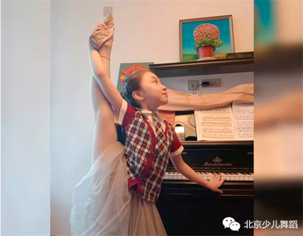 五一假期必备！教你如何用舞蹈动作给孩子凹造型~