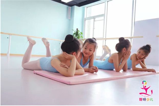 五一假期必备！教你如何用舞蹈动作给孩子凹造型~