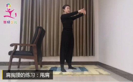 少儿舞蹈软度教学视频第三集丨肩胸腰的练习方法