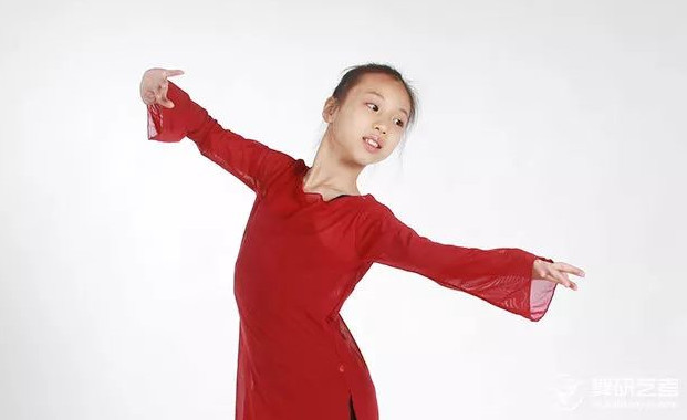 如何让孩子在舞蹈学习过程中进步的更快？