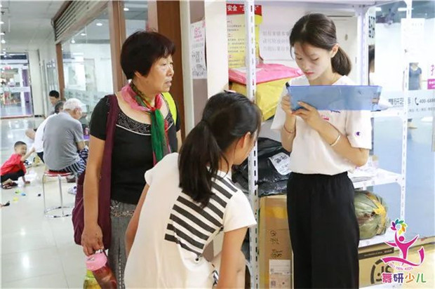 学舞蹈的孩子如何利用假期变得更优秀？她们已经从这里出发啦！