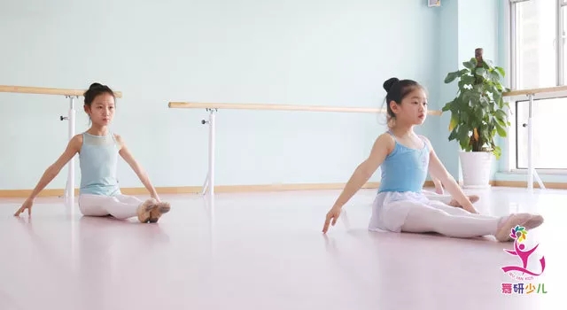 舞研少儿舞蹈.jpg